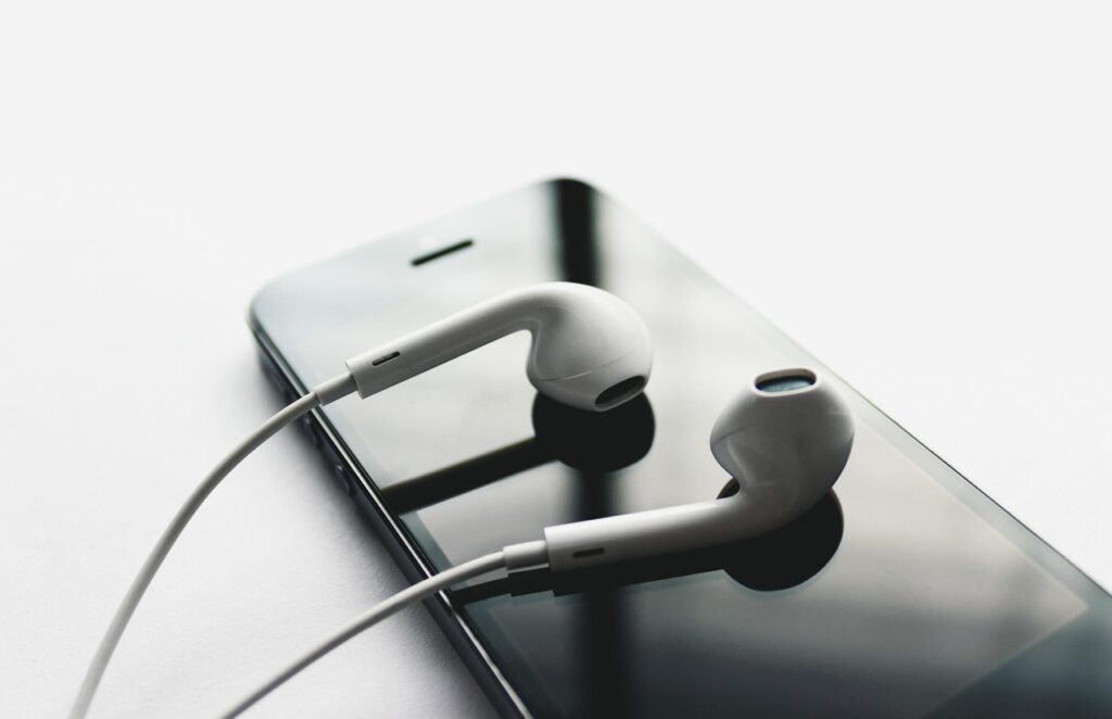 music, headphones, headset, listening, earphone, sound, earbuds, iphone, mobile, technology, design, equipment, device, earphone, earbuds, earbuds, earbuds, earbuds, earbuds